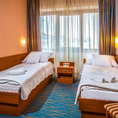 Duna Hotel Paks Kültér fotó
