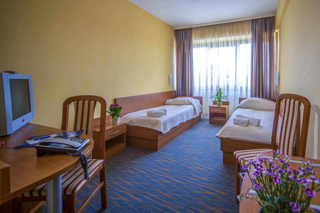 Duna Hotel Paks Kültér fotó