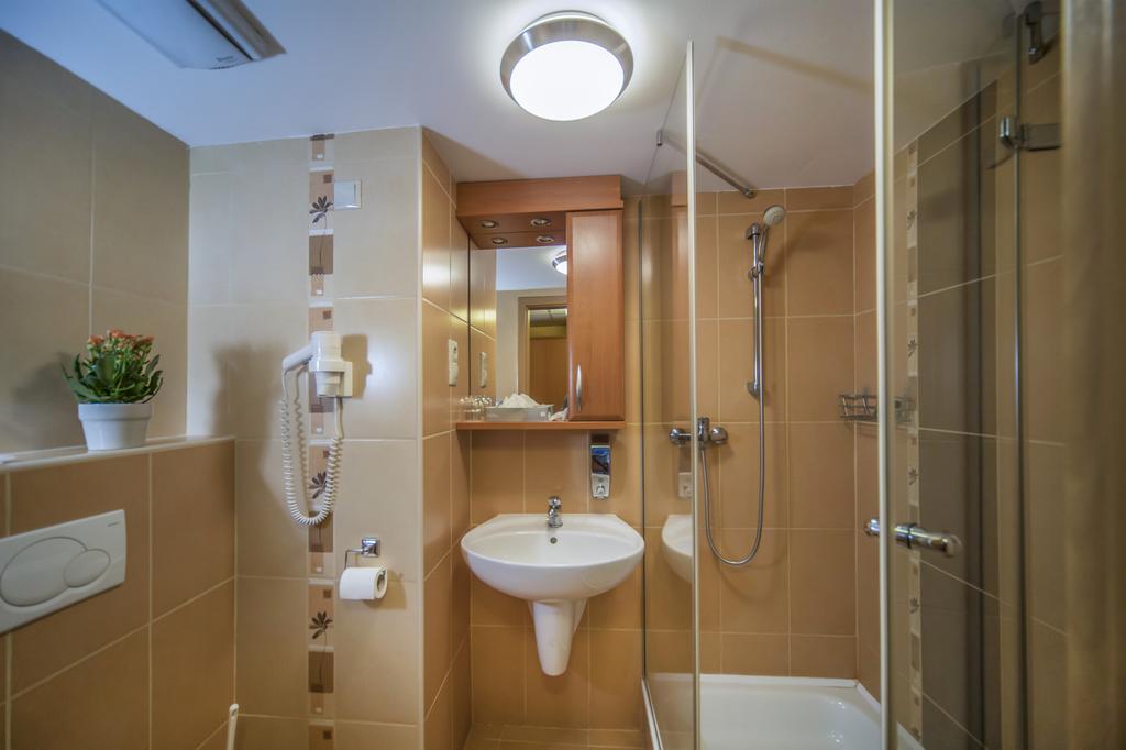 Duna Hotel Paks Kültér fotó