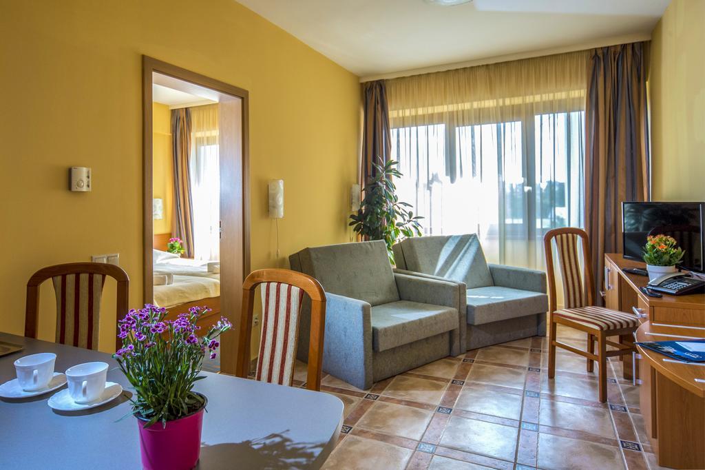 Duna Hotel Paks Kültér fotó